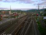 Ein frühabendlicher Blick über das nördliche Gleisvorfeld des Saalfelder Bahnhofs am 04.05.2009.
